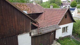 Nabízíme k prodeji chalupu o podlahové ploše 142 m² v obci V