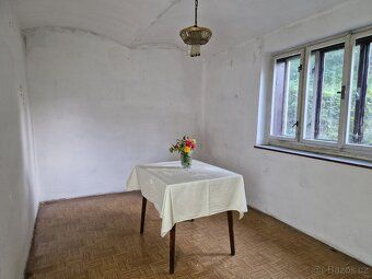 Nabízíme k prodeji chalupu o podlahové ploše 142 m² v obci V