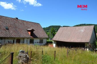 Rodinný dům Hronov v části obce Zbečník. Dům obsahuje bytovo