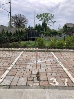 Szukasz bezpiecznego parkingu lub ciekawej inwestycji w