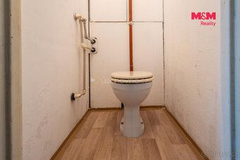 We offer for sale a sunny, spacious apartment 3 + 1 with
