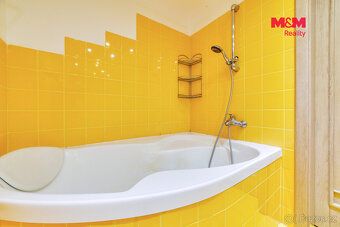 Sprzedaję mieszkanie 3+1, 92 m2, na trzecim piętrze budynku