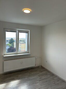 Nabízíme Vám ke koupi kompletně zrekonstruovaný  panelový by