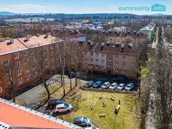 Nabízíme k prodeji prostorný byt 3+1 se zimní zahradou, kter
