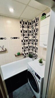 Prodáme zachovalý částečně vybavený byt 2+1 s balkónem na ul