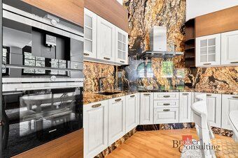 Panoramatyczny apartament z charakterem w sercu Karlowych