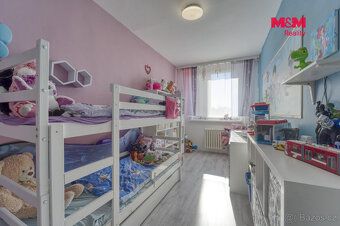 For sale very spacious apartment 4+1 with usable area 79