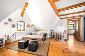 Established guesthouse with restaurant, apartment and