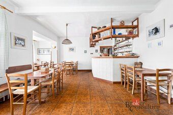 Established guesthouse with restaurant, apartment and