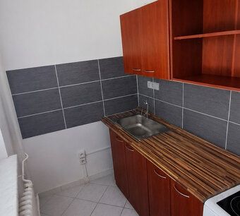 Convenient layout, balcony and more storage space in