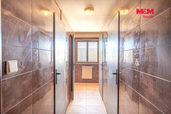 Продається комерційна будівля в жвавій частині Весeлi нaд
