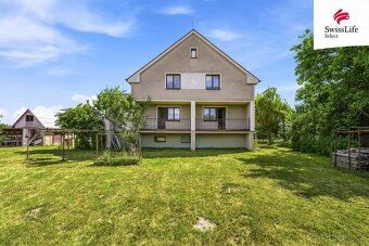 We offer for sale a family house in the village of Čermná