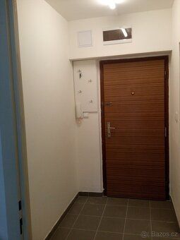 Піднайм новоремонтованої квартири 1+к, 27 м2, засклений