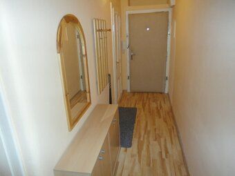 We offer for rent a sunny apartment 2+1, in the city