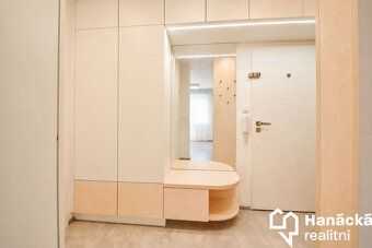 We offer you for purchase a very nice, completely renovated