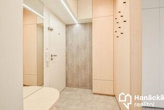 We offer you for purchase a very nice, completely renovated