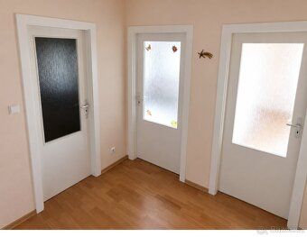 We offer for sale a bright and spacious apartment in