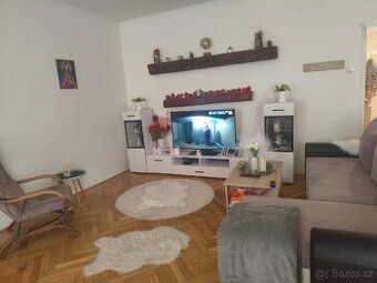 As the property owner, I offer for rent a panel apartment