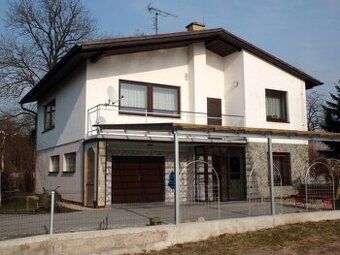 We offer for sale a family house under continuous and very