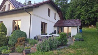 I am offering for sale a brick house located on a spacious
