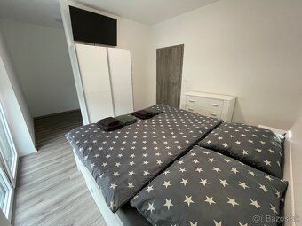 Uvoľnite si nohy a odpočiňte si v tejto tichej, štýlovej