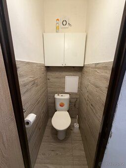 We offer for rent a spacious and bright apartment with