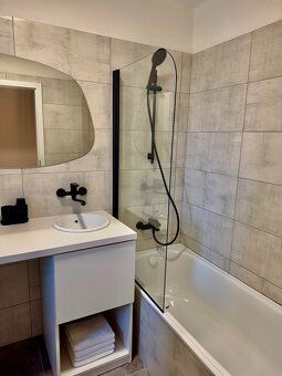 We offer you this spacious, bright apartment available for