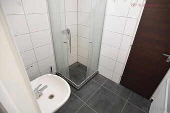 Oferujemy na sprzedaż całkowicie odnowiony dom z dwoma