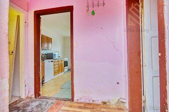 We offer for sale a family house with garden located in a