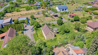 We offer for sale a family house with garden located in a