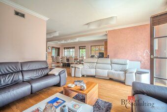 Villa for large family in Horni Pocernice well thought