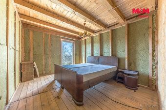 We offer for sale an unfinished family house with beautiful