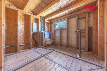 We offer for sale an unfinished family house with beautiful