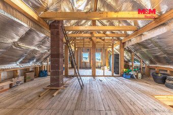 We offer for sale an unfinished family house with beautiful