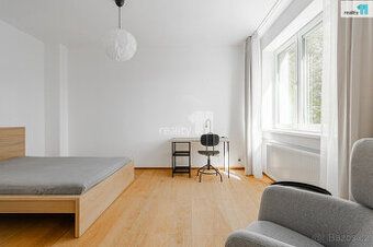 I am renting long-term an apartment 4+1, area about 80 sqm
