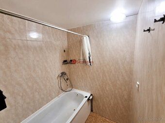 Nabízíme k pronájmu byt 1+1 v ulici Růžová v Mostě. Byt se n
