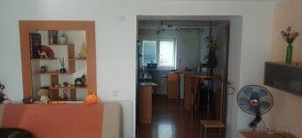 Nabízíme k pronájmu byt 1+1 v ulici Růžová v Mostě. Byt se n