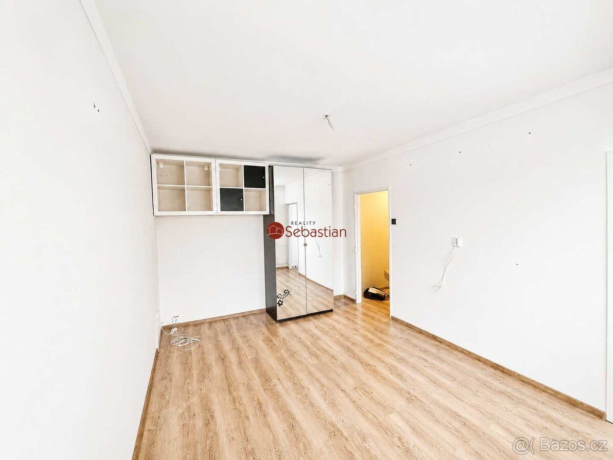 Nabízíme k pronájmu byt 1+1 v ulici Růžová v Mostě. Byt se n
