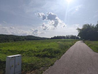 Szczegółowy opis: 🏡✨Na sprzedaż: dwie atrakcyjne działki w L