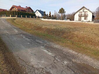 Przedmiotem oferty jest działka, w całości budowlana, o powi