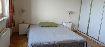 Do wynajęcia eleganckie mieszkanie przy parku, klatka schodo