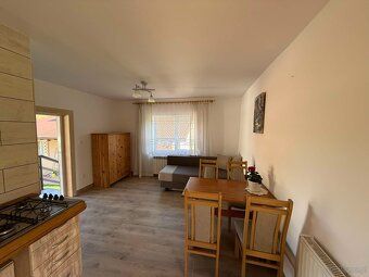 Polecam dwa apartamenty w domu murowanym, wejścia osobne. Je