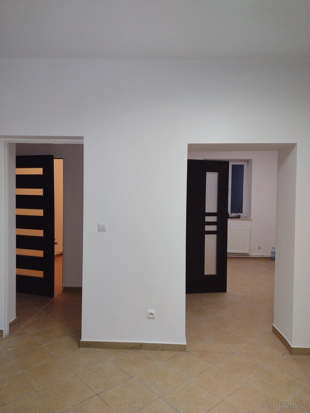 Trzy pokoje, łazienka , na parterze, wejście z ulicy , prąd,