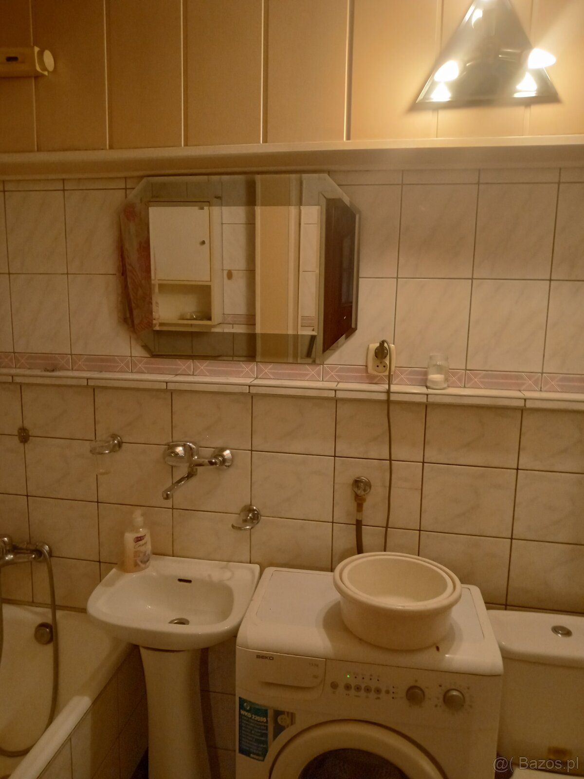 Wynajmę ładne umeblowane mieszkanie wyposażone w pralkę lodó