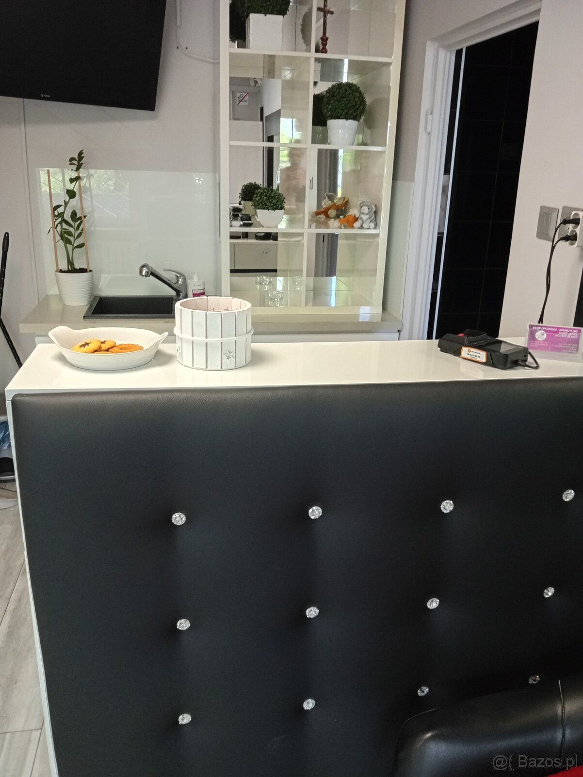 Odstąpię salon fryzjerski osiedle Powstańców Kraków.Salon wy