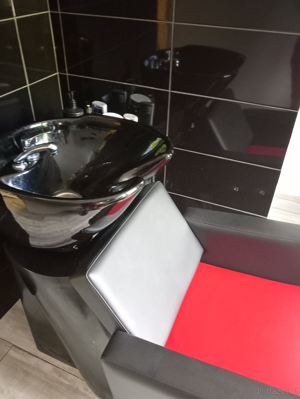 Odstąpię salon fryzjerski osiedle Powstańców Kraków.Salon wy