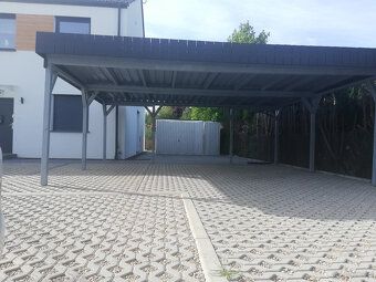 Ładny garaż blaszany kol.silver 4x5m2. Brama uchylna i drzwi