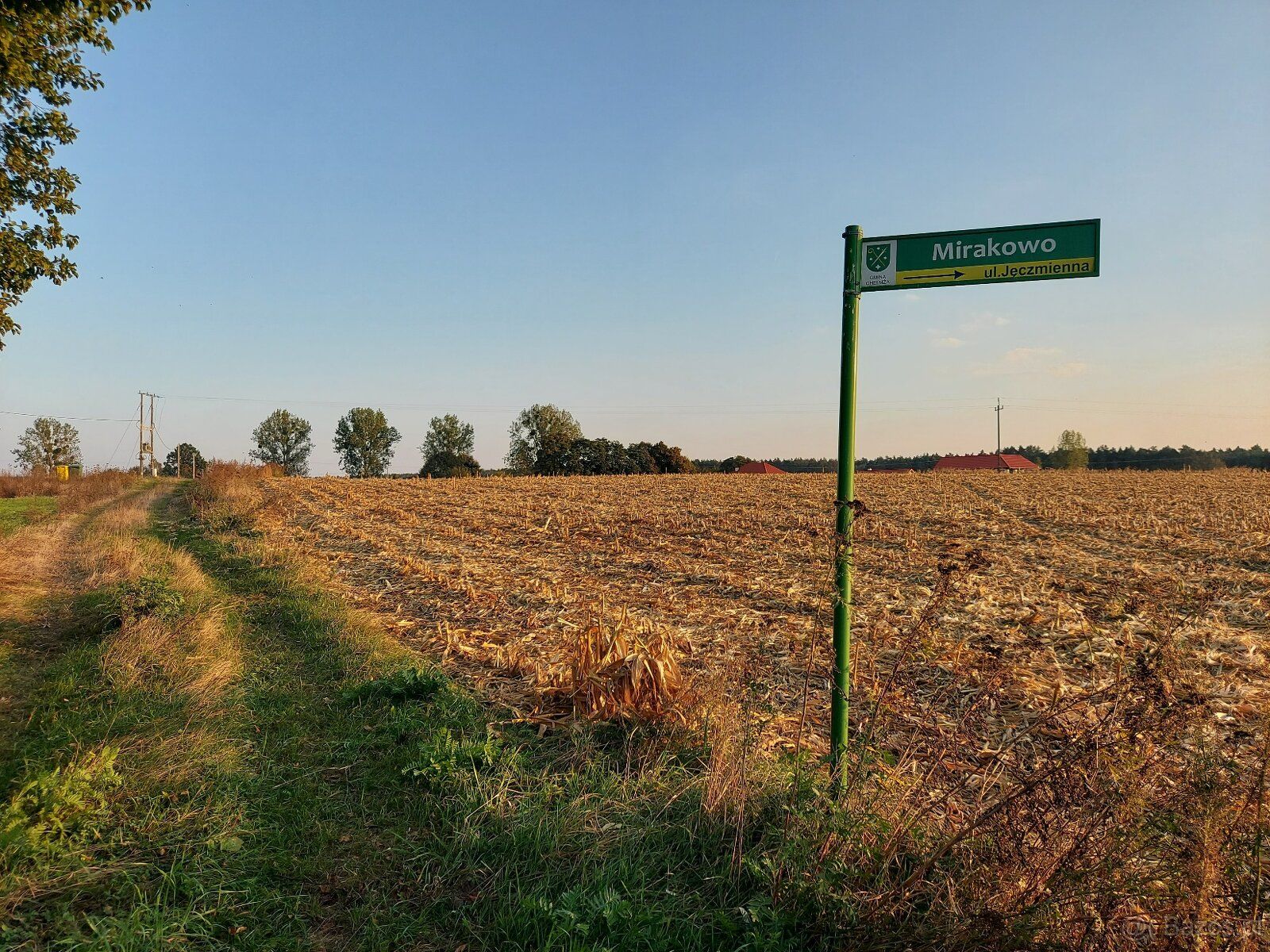 Sprzedam działkę budowlaną o pow. 3299 m kw., położoną w mie