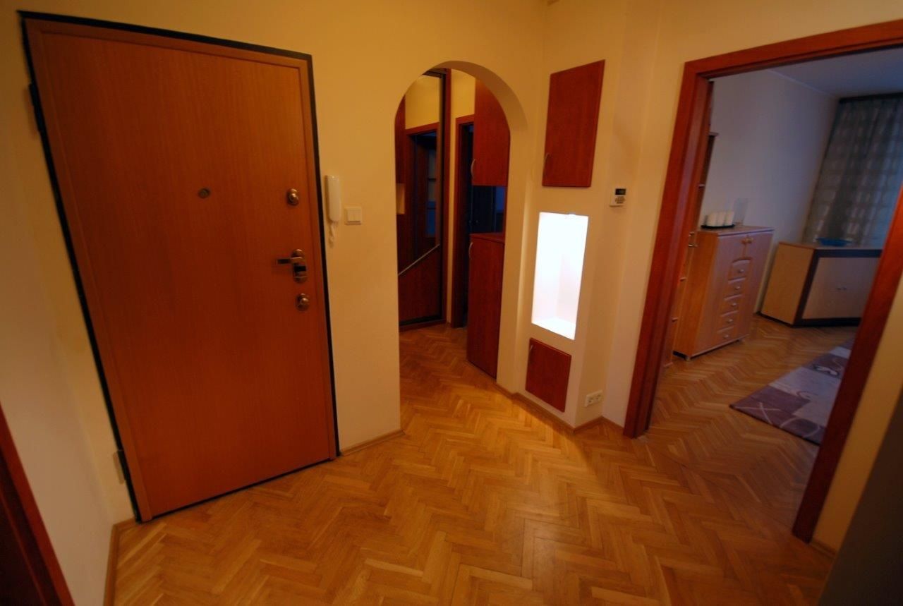 Mieszkanie znajduje się na Zaspie w budynku trzy piętrowym 6