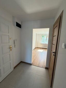 Na sprzedaż trzypokojowe mieszkanie o powierzchni 48 m², poł